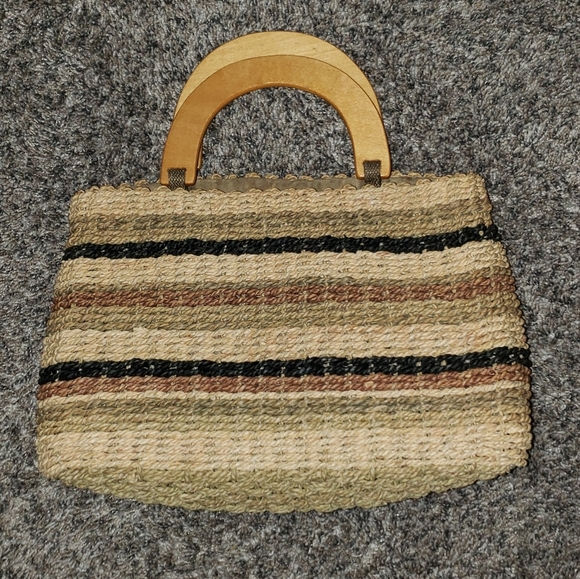 Faded Glory| Woven Texture and Wooden Handled Purse - Picture 6 of 8